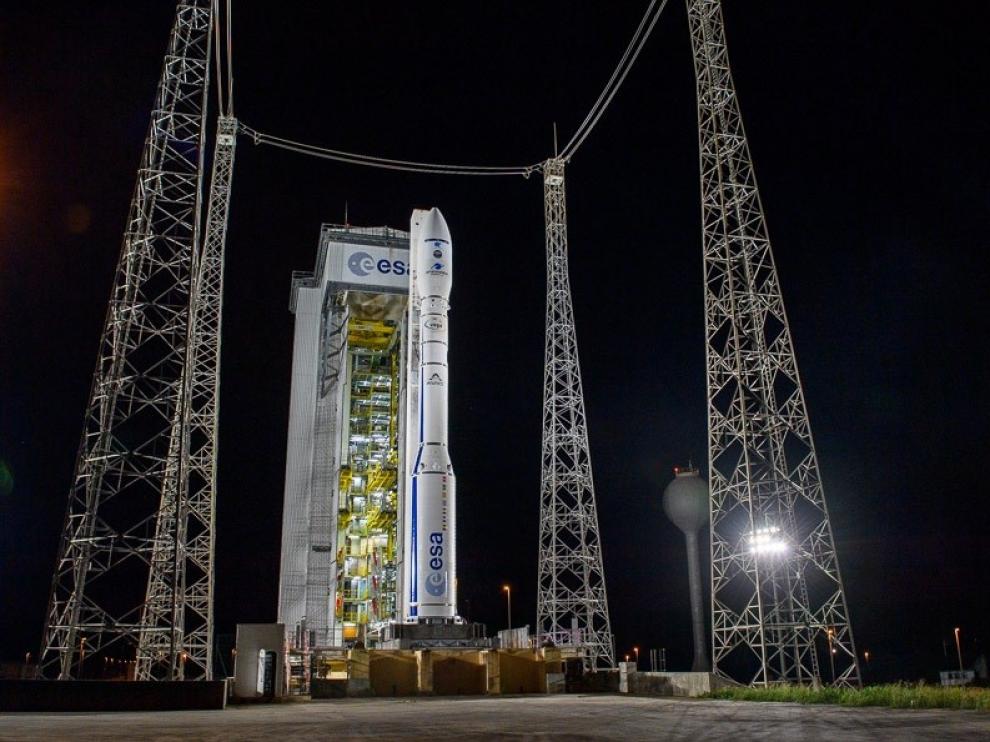 El cohete Vega, con el satélite Ingenio, justo antes del lanzamiento en la Guyana francesa.