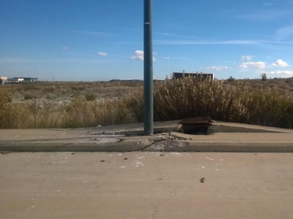 Los informes periciales constatan con imágenes los graves problemas de asentamientos que sufren los viales del polígono.