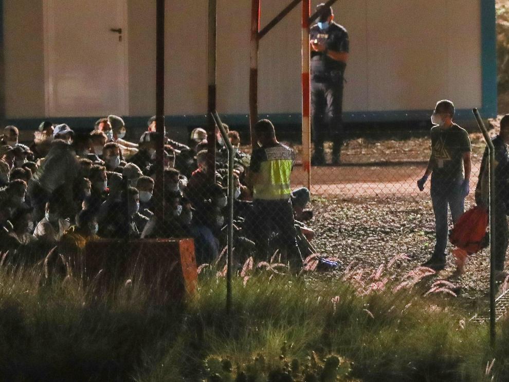 Llegada de los inmigrantes al campamento de Barranco Seco, en Las Palmas.