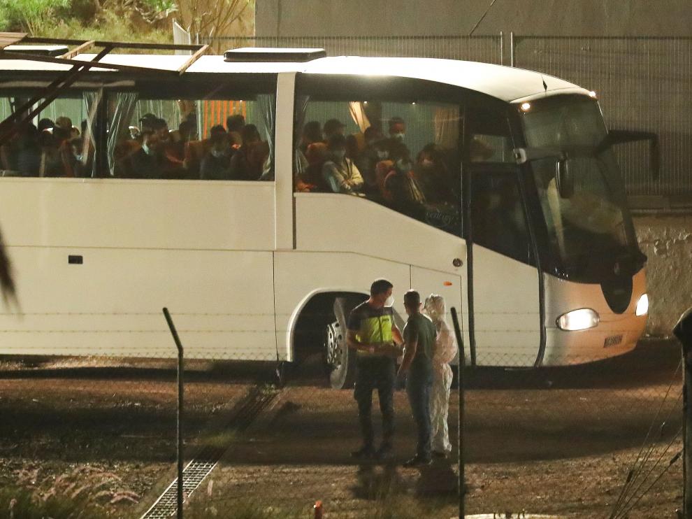 Llegada de los inmigrantes al campamento de Barranco Seco, en Las Palmas.