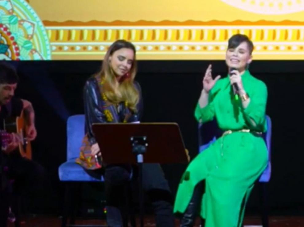 Chenoa y Soraya, en un momento del vídeo.