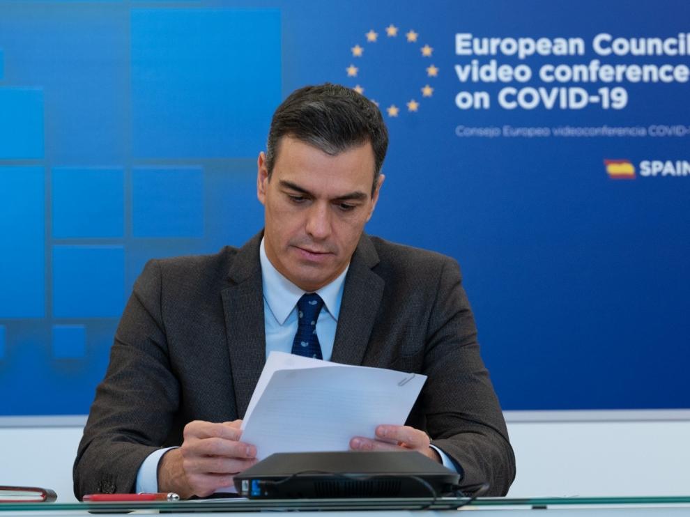 Pedro Sánchez durante una videoconferencia con líderes de la UE