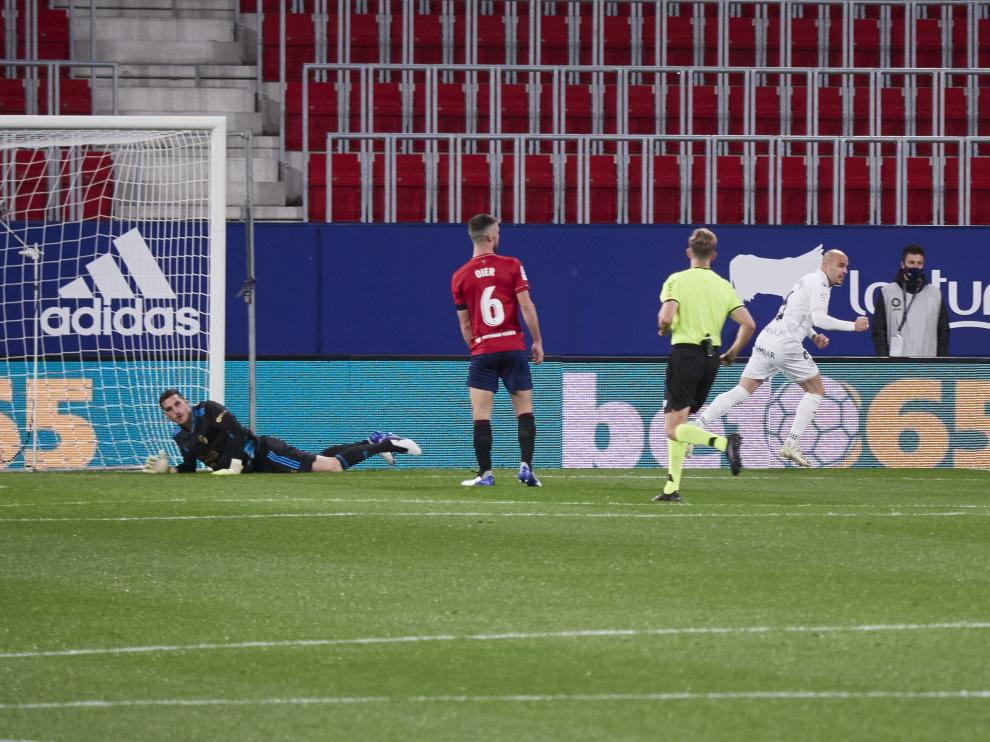 Sandro Ramírez celebra su gol ante Osasuna.