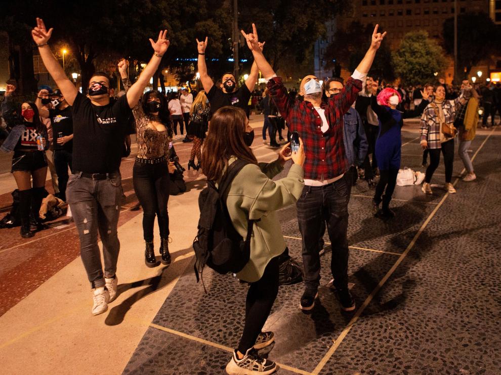 Acto festivo y reivindicativo de los trabajadores del ocio nocturno en la plaza Cataluña de Barcelona.