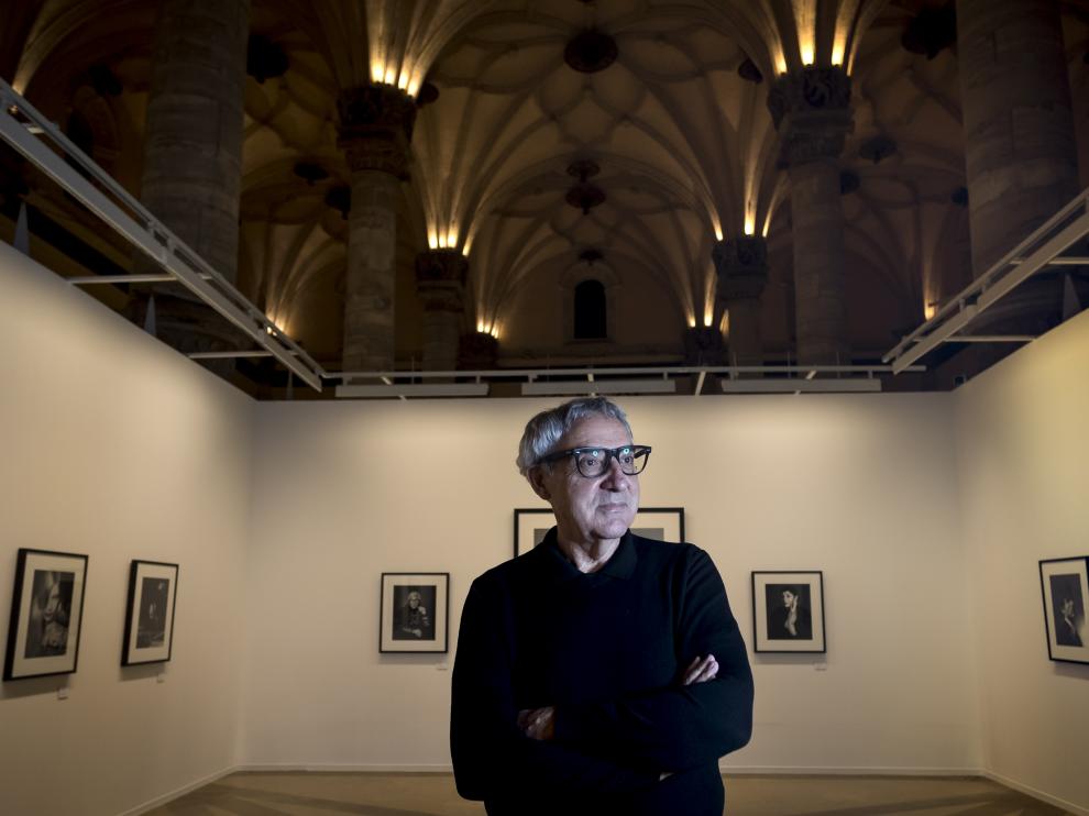 Manuel Outumuro expone 'De barro y luz' en la Lonja.