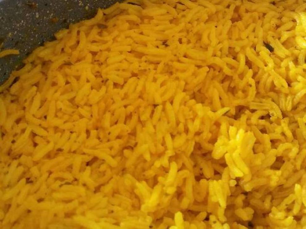La cúrcuma es una especia con un característico color amarillo dorado.