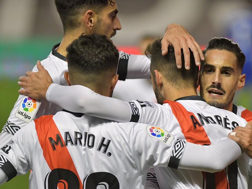 Celebración de un gol de los jugadores del Rayo.