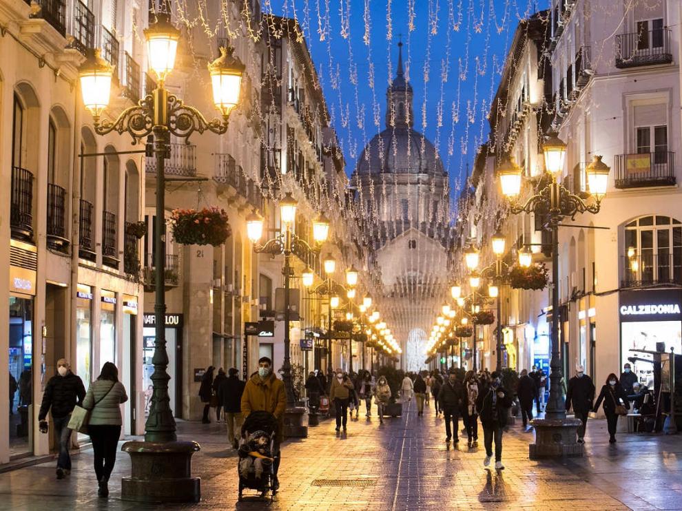 Iluminación navideña en la calle Alfonso de Zaragoza