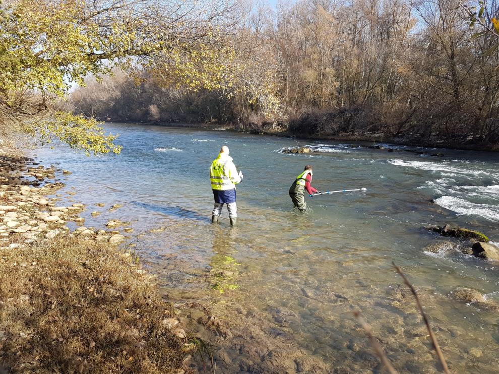 Pruebas sobre el terreno del proyecto Piver que pretende minimizar el impacto de los vertidos en los río con las nuevas tecnologías.
