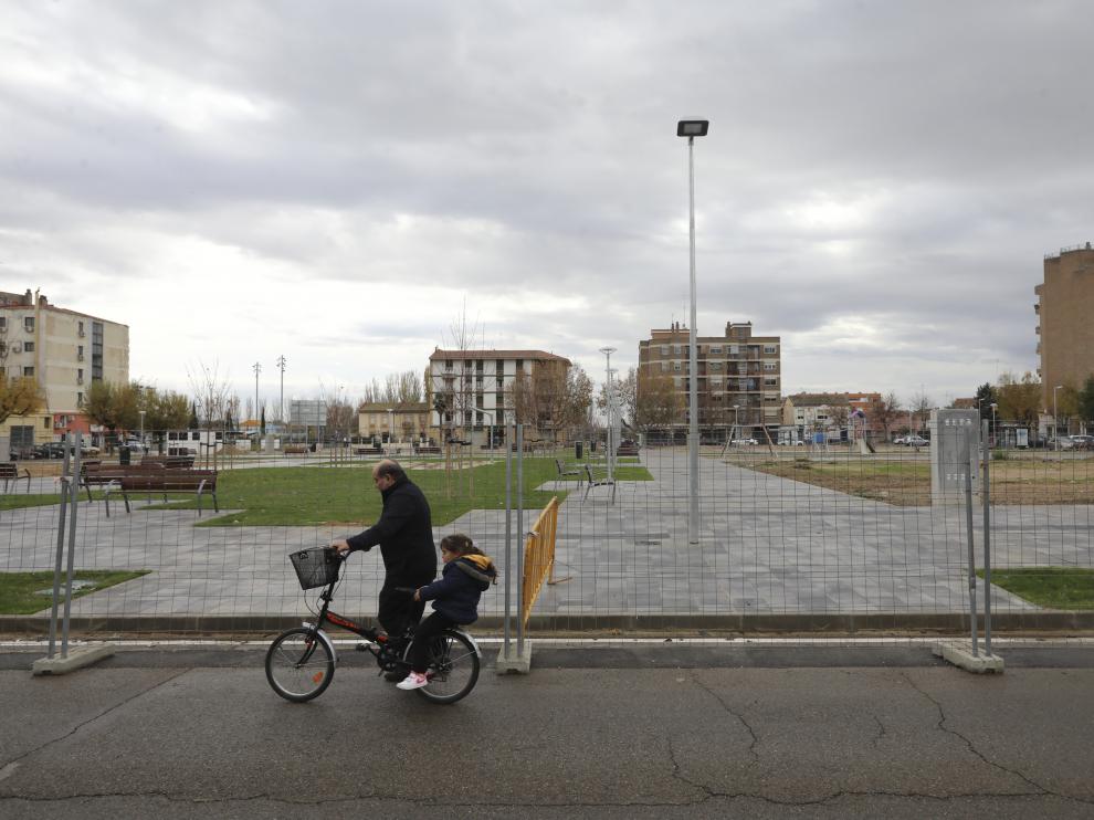 La nueva plaza del solar de la cárcel está a punto de abrirse al uso público tras acabar las obras.