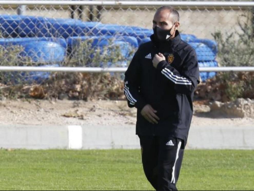 Iván Martínez, dirigiendo el entrenamiento del Real Zaragoza en la Ciudad Deportiva.