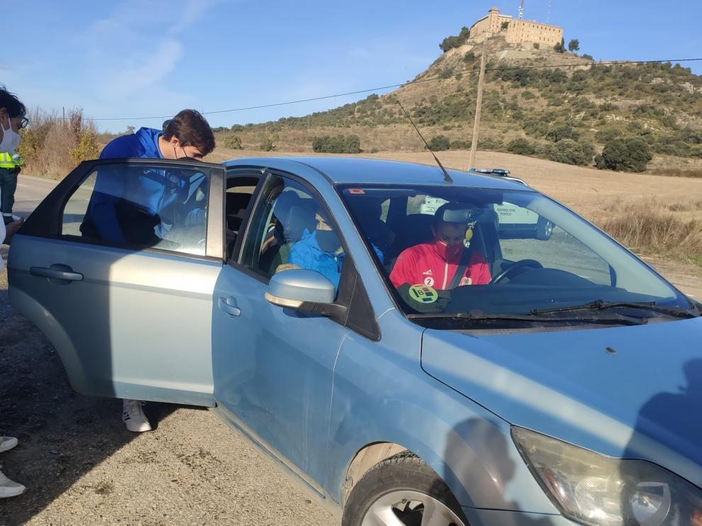 Los jugadores del Barbastro recogieron con sus automóviles a los del Utebo.