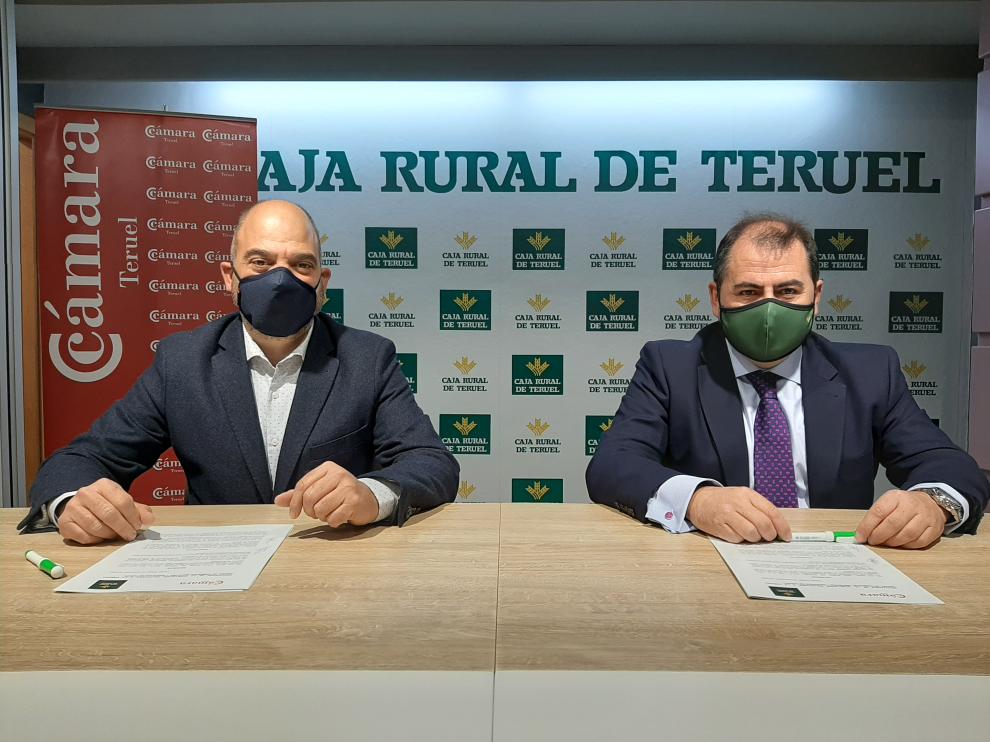 El presidente de la Cámara de Comercio, Antonio Santa Isabel, a la izquierda, y el director de la Caja Rural, David Gutiérrez.