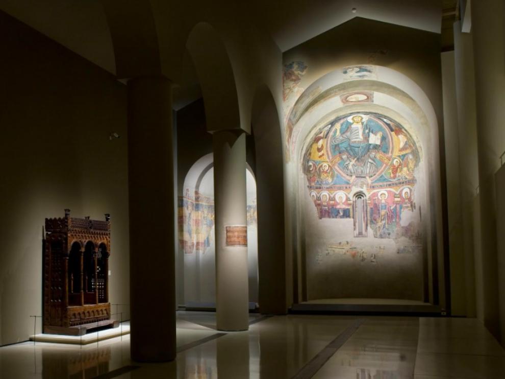 Pinturas románicas de Sant Climent de Taüll que exhibe el MNAC.