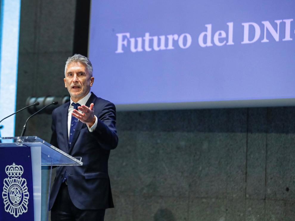 Grande-Marlaska presenta el libro 'El DNI y los Españoles. 75 Años de Historia Común', en la Fábrica Nacional de Moneda y Timbre de Madrid.