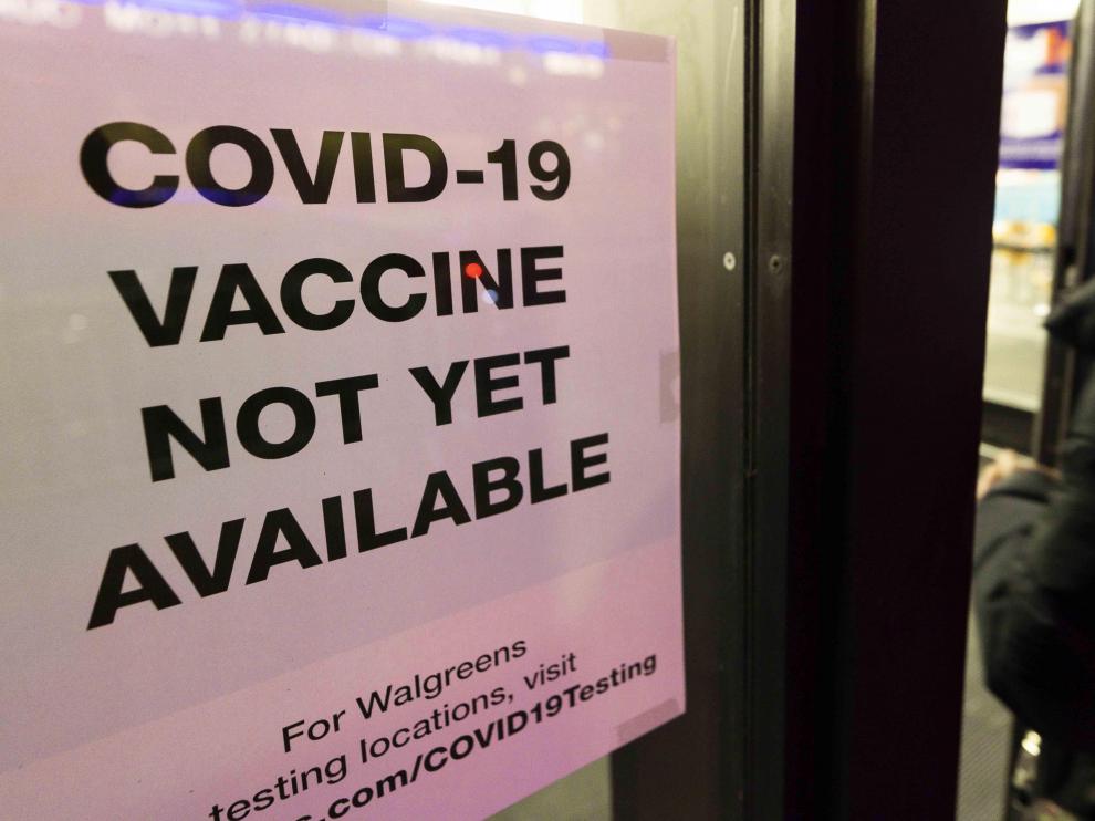 Un cartel informando sobre las vacunasen Nueva York.