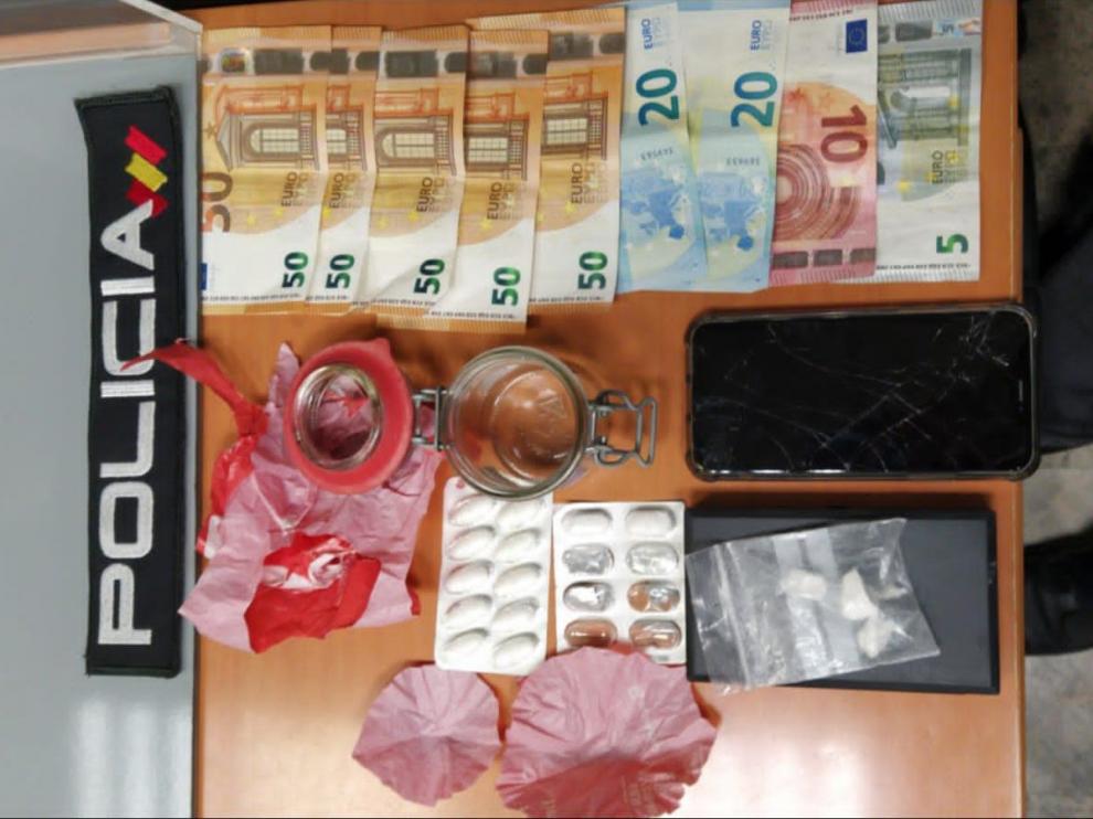 Drogas y efectos intervenidos por la Policía Nacional en Huesca.