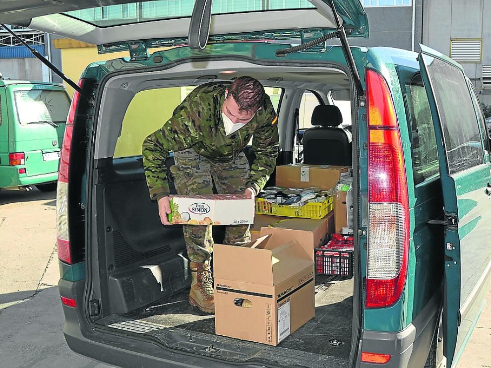 Entrega esta semana de 800 kilos de diversos alimentos donados por el personal militar de Aragón.