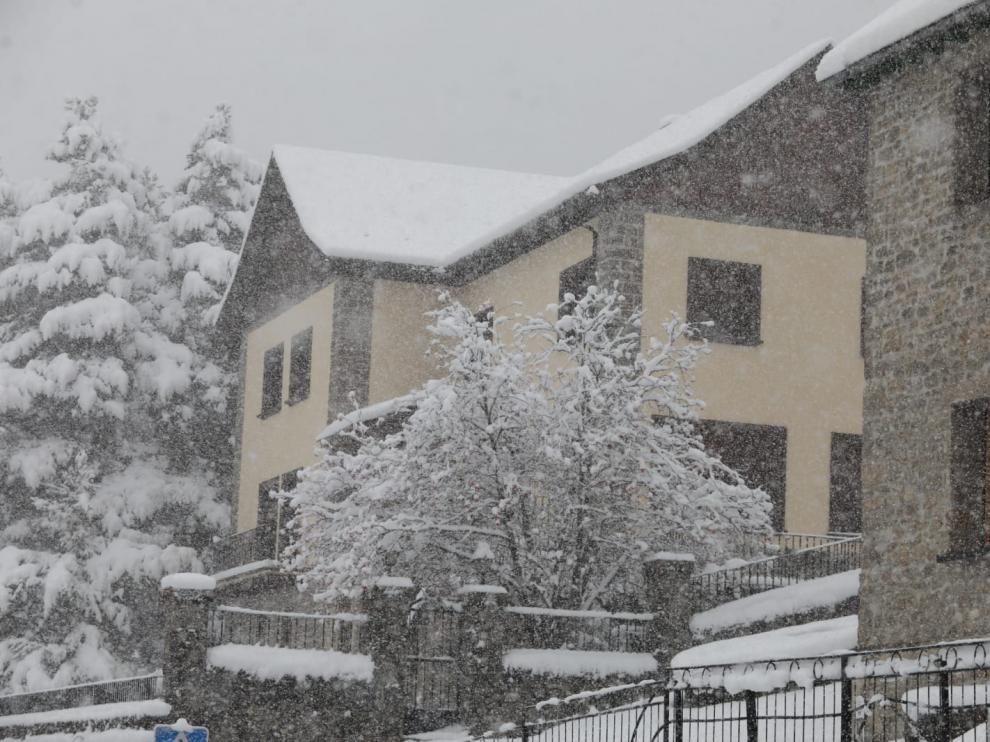 La nieve sigue complicando la situación de las carreteras en el Pirineo
