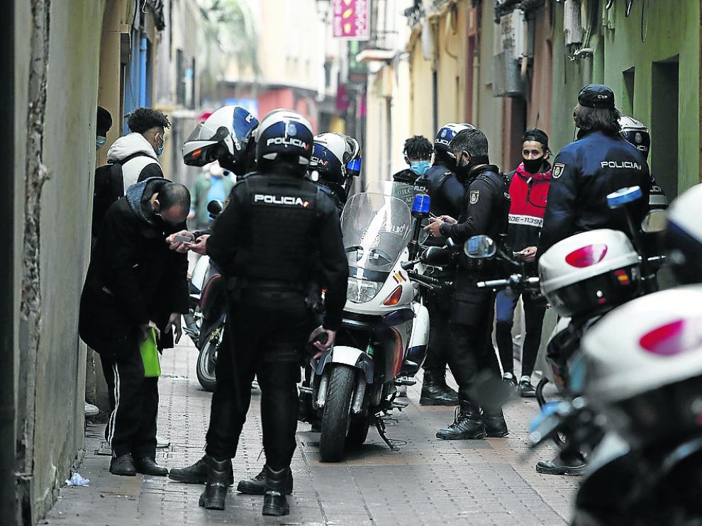 La primera redada, en la que hubo 5 detenciones, fue la que dejó más identificados, hasta 370.