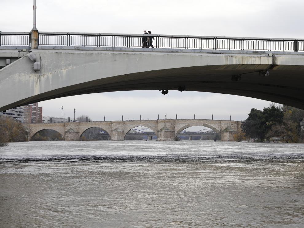 Crecida del río Ebro a su paso por Zaragoza