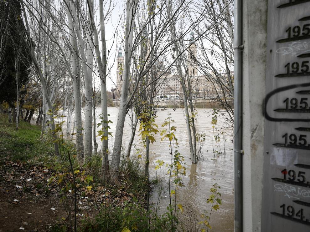 Crecida del río Ebro a su paso por Zaragoza