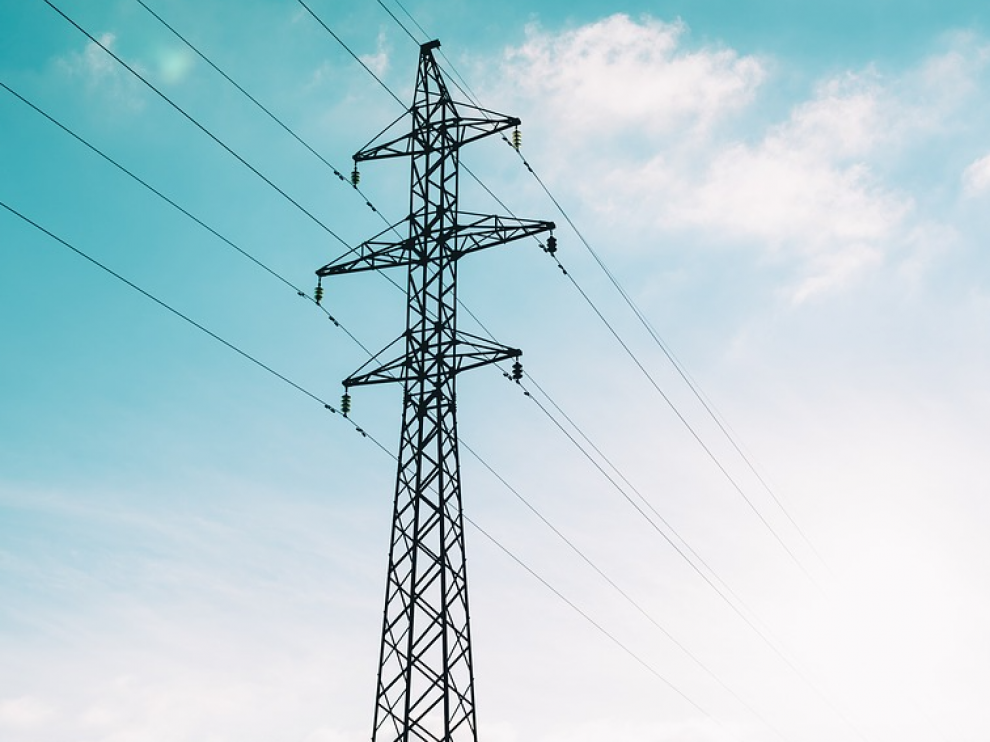 La demanda mundial de electricidad caerá un "histórico" 2 % en 2020