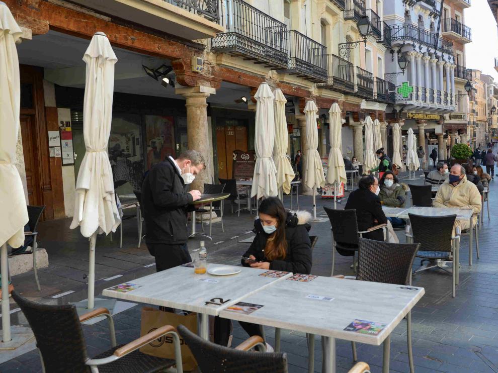 Terraza en la plaza del Torico en Teruel.