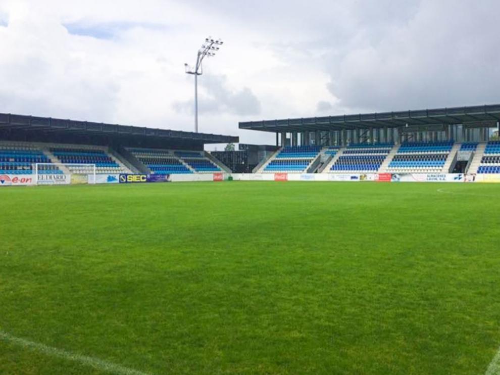 Estadio de El Malecón de Torrelavega, donde el Real Zaragoza juega esta tarde su partido de Copa del Rey.