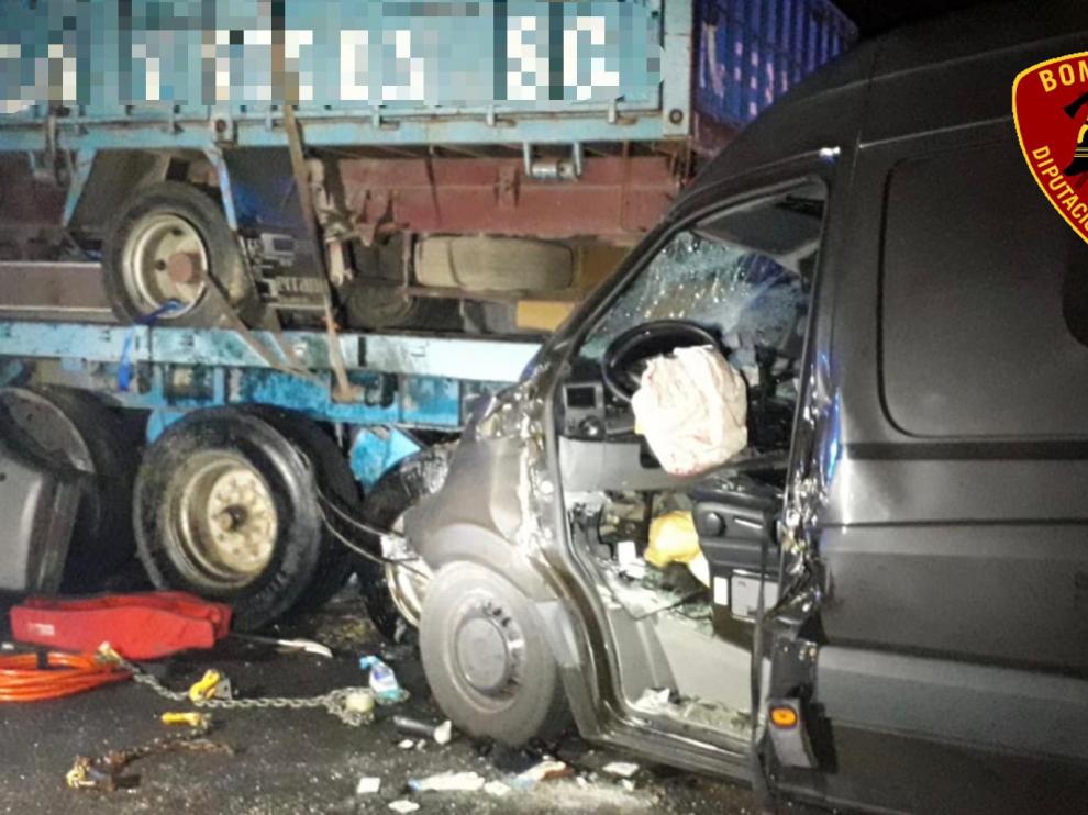 Herido el conductor de una furgoneta tras alcanzar a un camión en la A-2, a la altura de Ariza