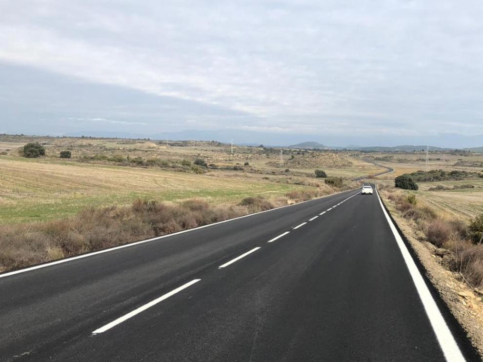 Carretera que conecta Puendeluna y Marracos.