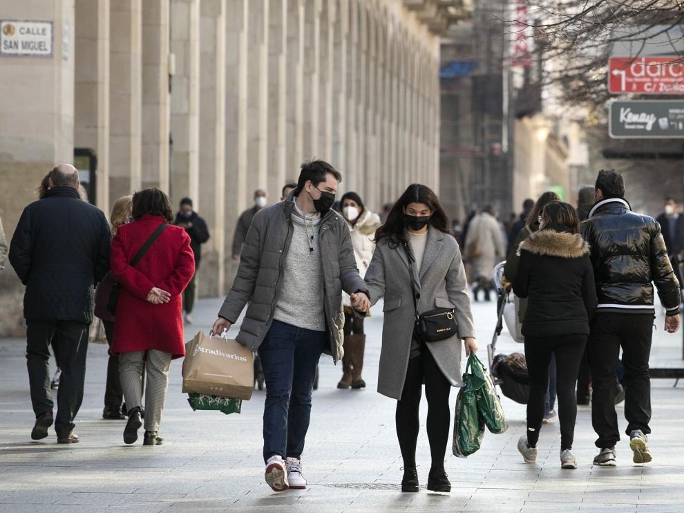 El paseo de la Independencia vuelve a registrar una buena afluencia de compradores.