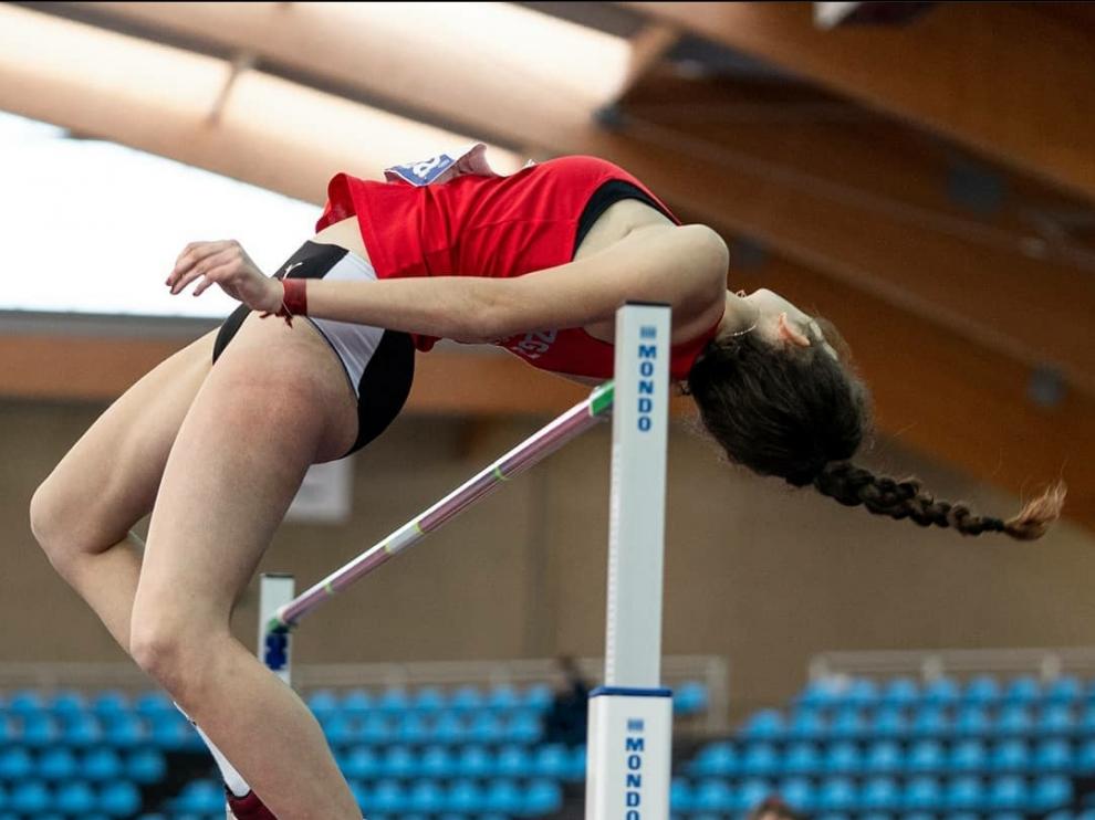 La aragonesa Gabriela Sanz bate el récord nacional sub-16 en salto de altura