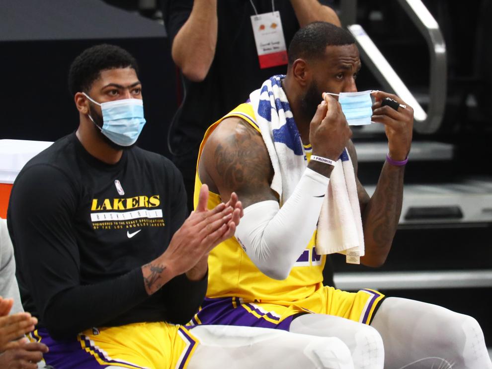 Anthony Davis y LeBron James, favoritos con los Lakers.
