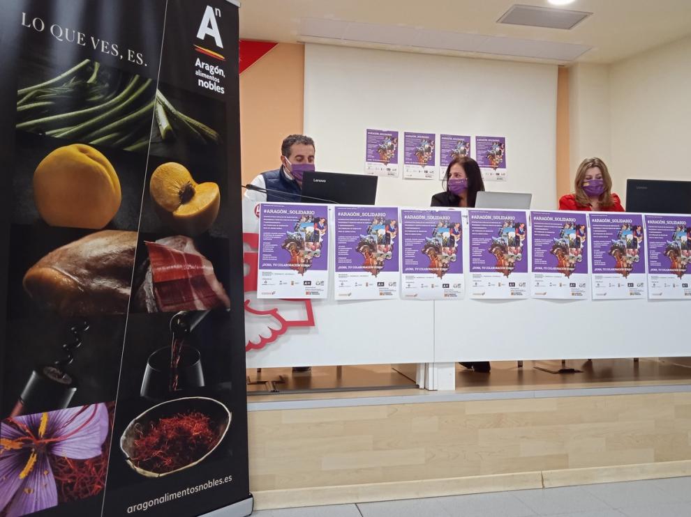 José Manuel Roche, secretario general de UPA Aragón; Carmen Urbano, directora general de Promoción e. Innovación Agroalimentaria y Carolina Llaquet, técnico de FADEMU.