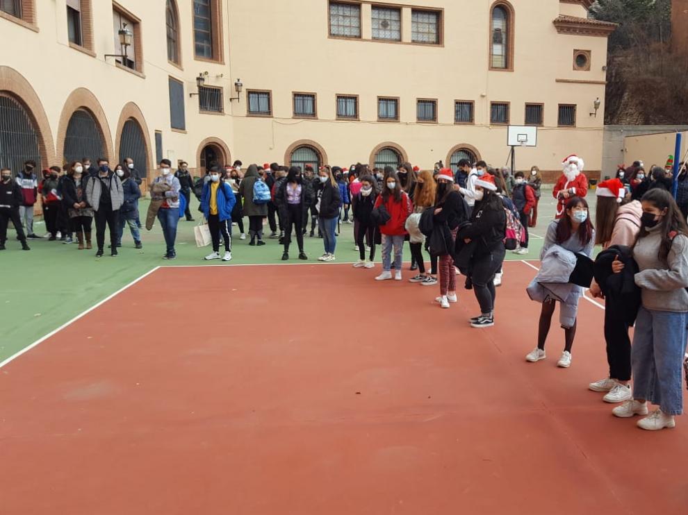 Acto conmemorativo del 175 aniversario en el patio del instituto Vega del Turia.