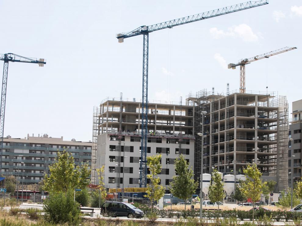 Obras de construcción de una promoción de viviendas en el barrio de Parque Venecia.