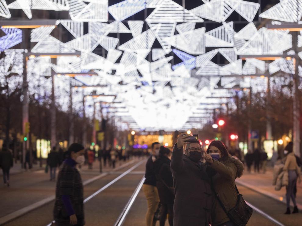 Luces de Navidad en el paseo de la Independencia de Zaragoza.