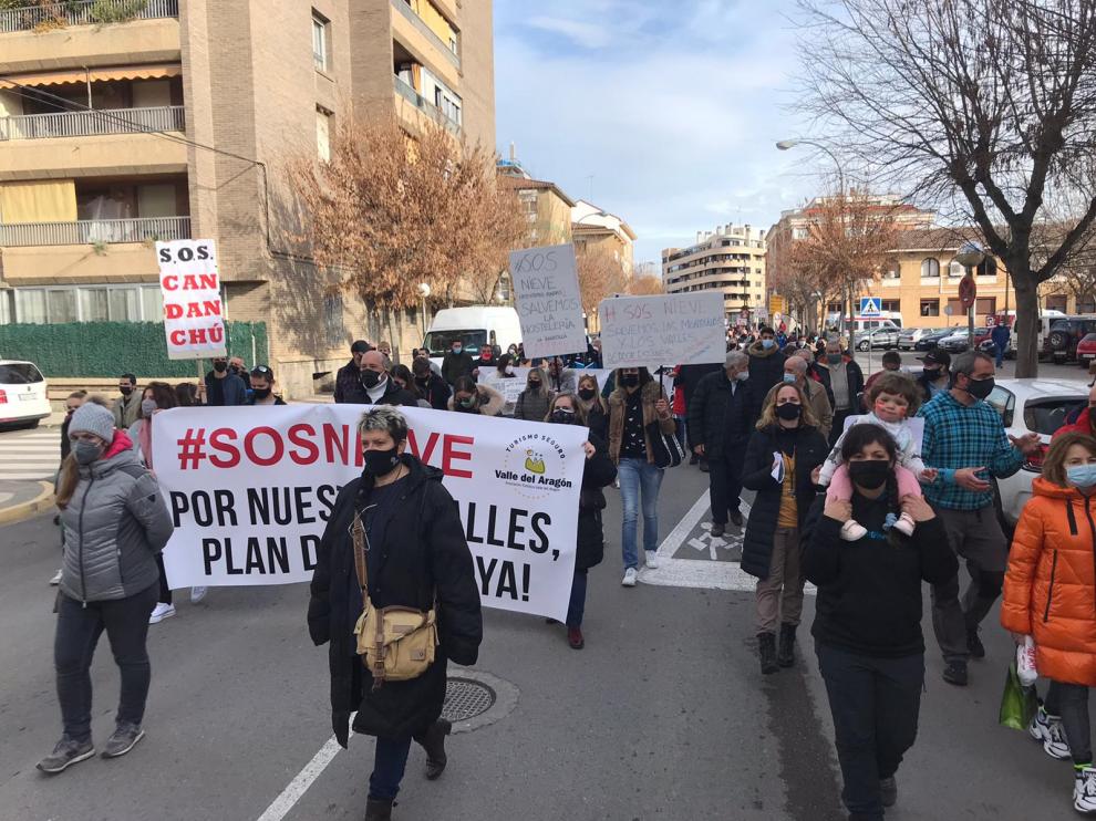 Multitudinaria manifestación en Huesca del sector de la nieve en el Pirineo