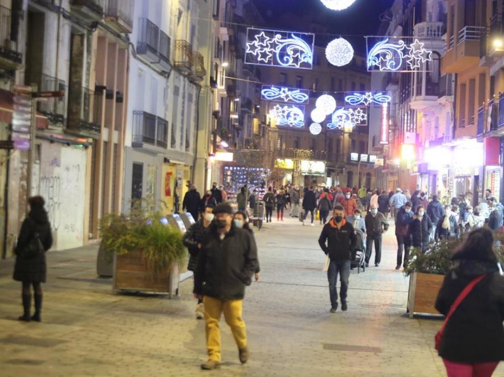 Mucho ambiente de vermú y controles en la Nochebuena oscense