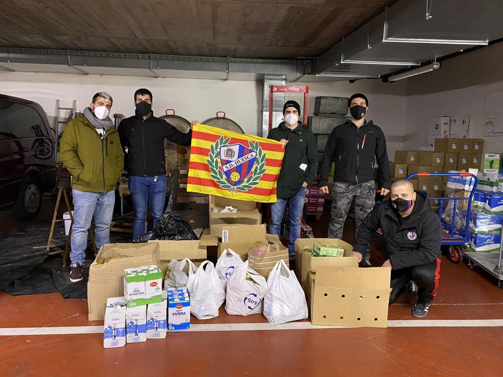 La peña Alcorazados, solidaria en estas fechas navideñas.