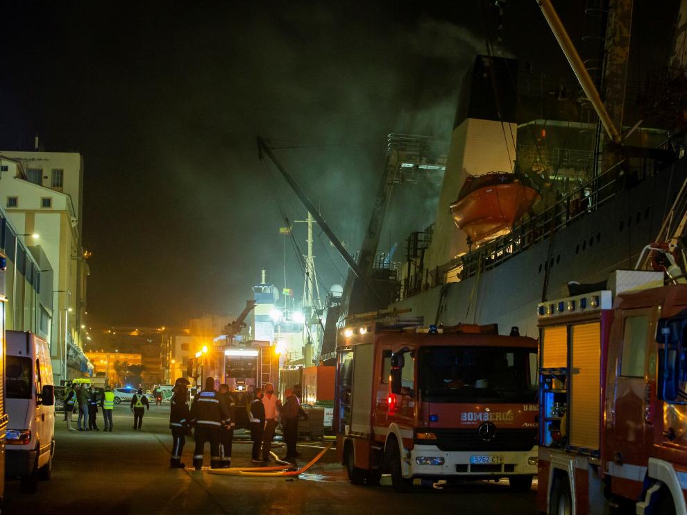Un pesquero ruso ha sufrido un incendio en el puerto de Las Palmas