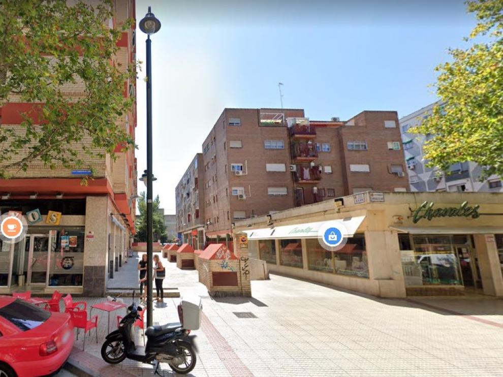 Una imagen de la calle de Zaragoza en la que se ubica la vivienda donde dos mujeres se han agredido de madrugada.