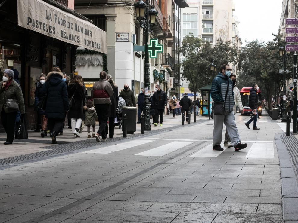 Elevación de la calzada en la calle de Don Jaime I de Zaragoza.