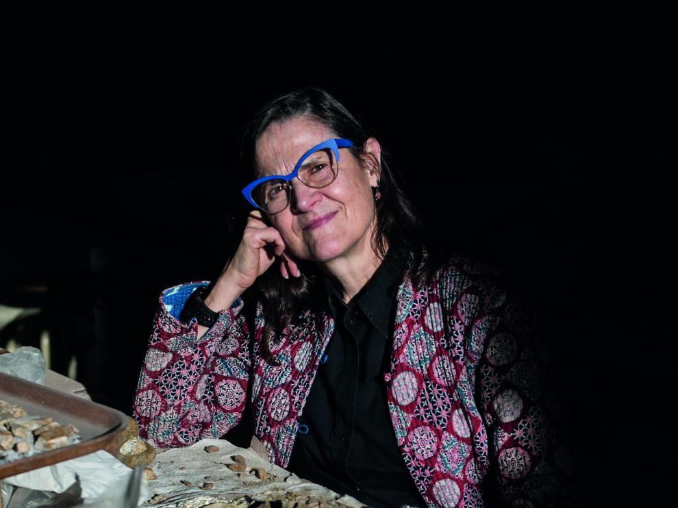 Gloria Cuenca, en el laboratorio de Paleontología de la Facultad de Geología de la Universidad de Zaragoza.