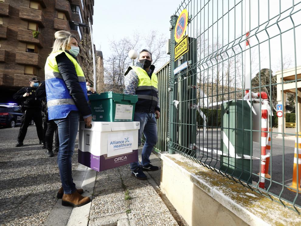 Llegada de la vacuna del coronavirus a la residencia Romareda de Zaragoza.