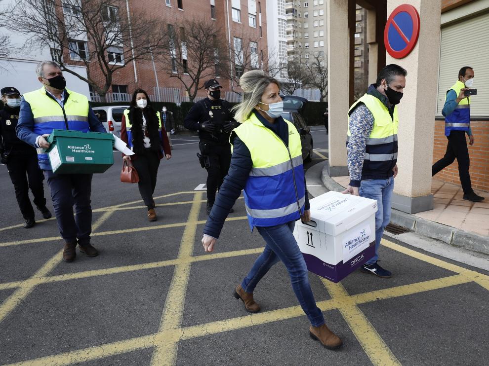 Llegada de la vacuna del coronavirus a la residencia Romareda de Zaragoza.