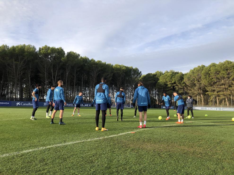 La plantilla de la SD Huesca, durante un entrenamiento reciente.