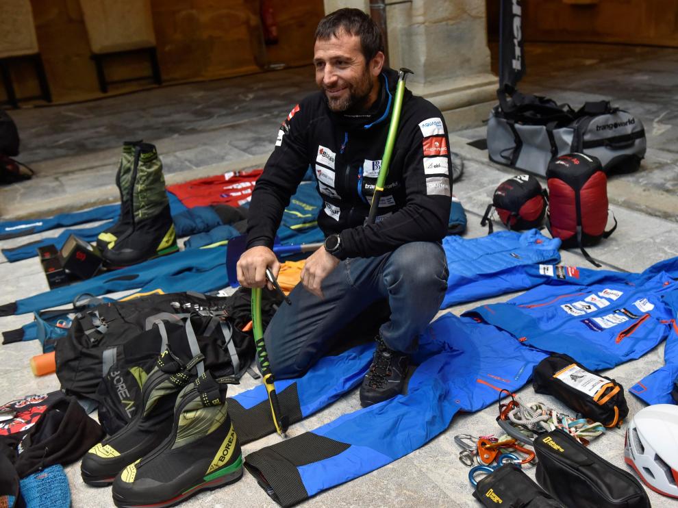 Alex Txikon intentará la ascensión invernal al Manaslu (8.163 metros)