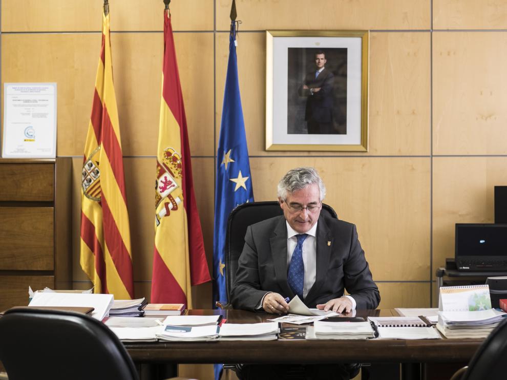 El consejero de Agricultura, Joaquín Olona, en su despacho.